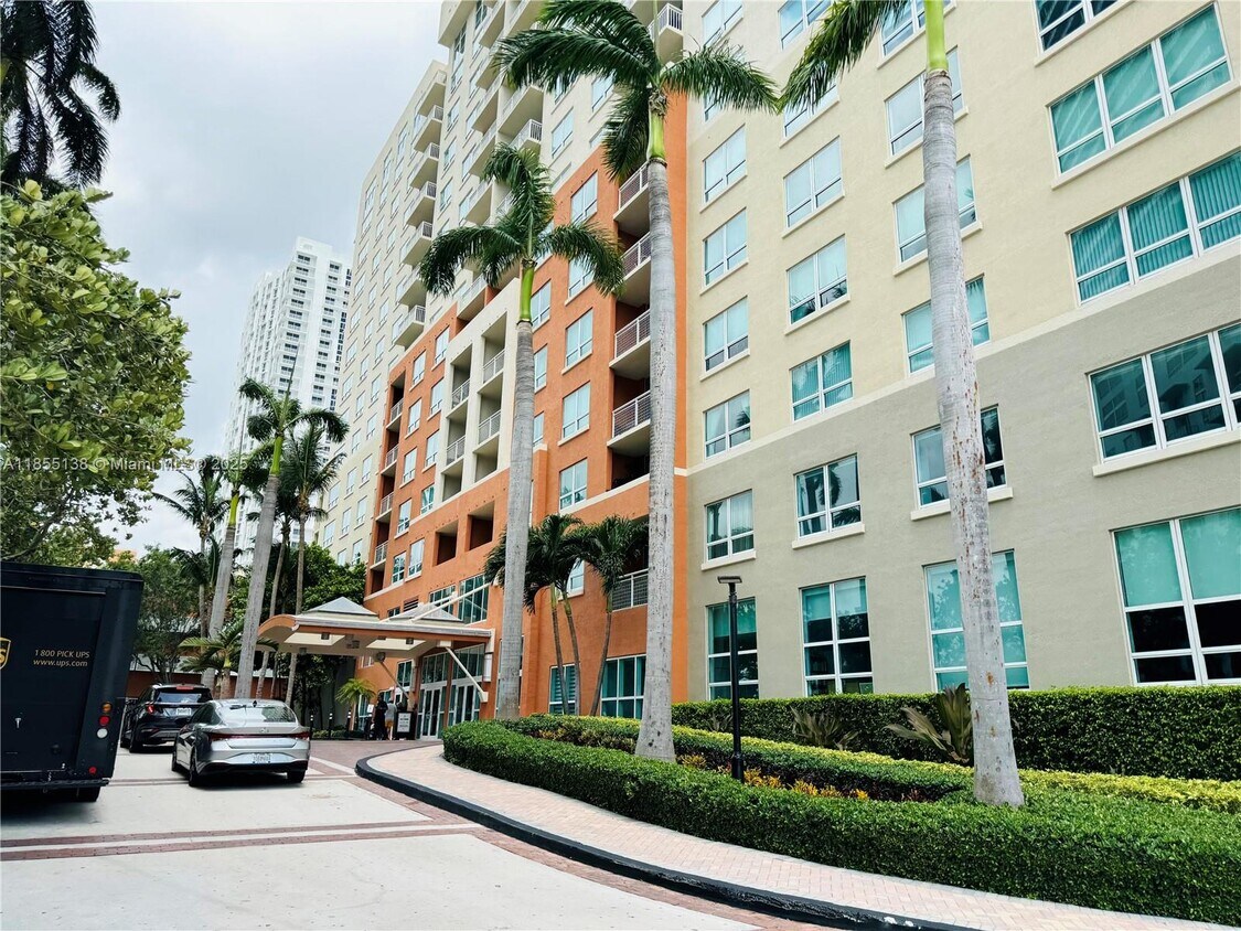 Foto principal - 2001 Biscayne Blvd
