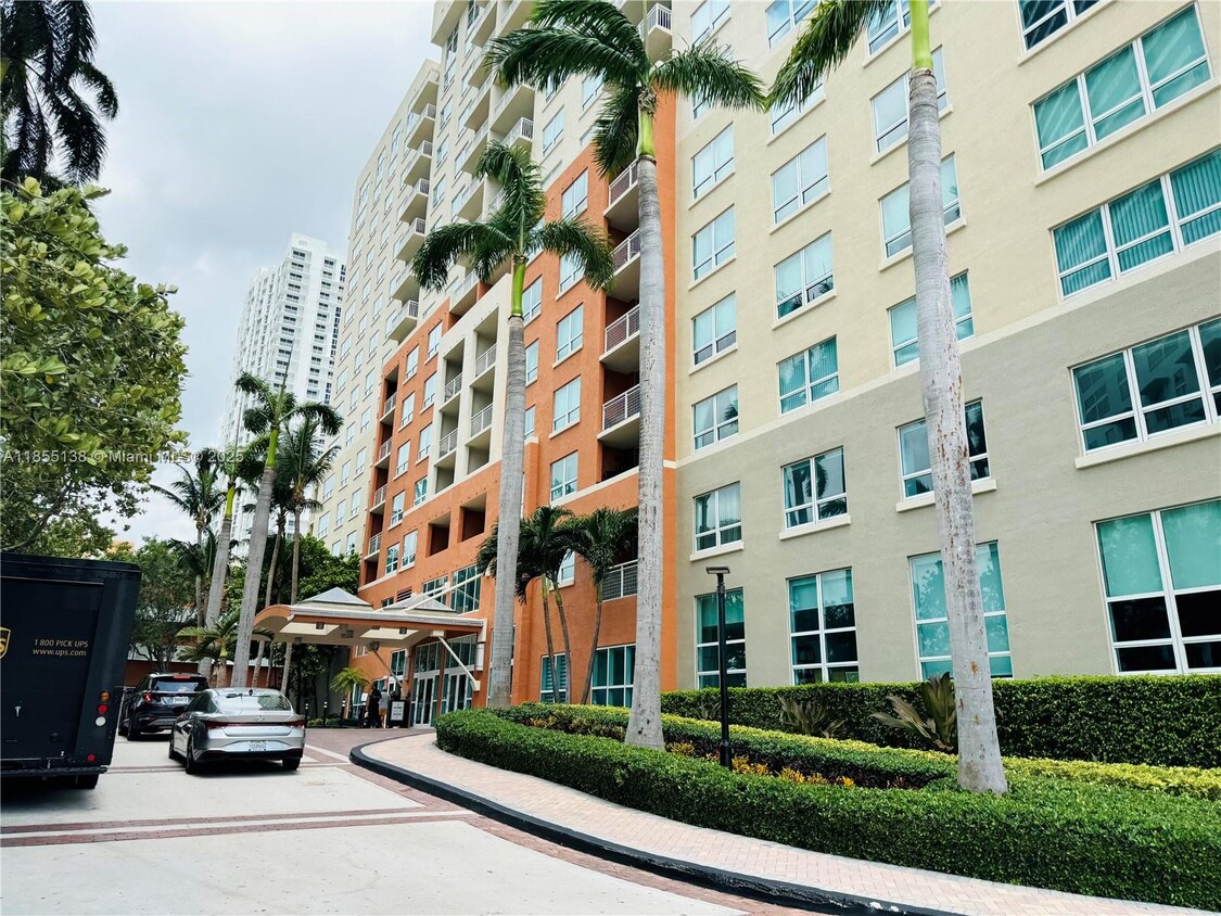 Primary Photo - 2001 Biscayne Blvd