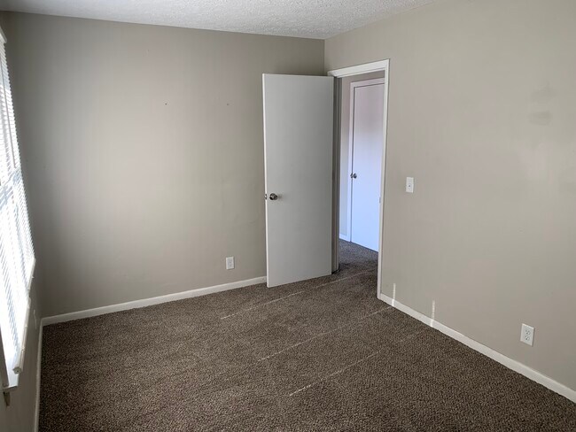 Foto del edificio - 105 Hill Rd