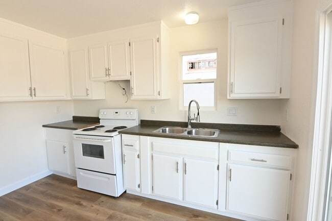 Building Photo - 1227 Spokane Dr
