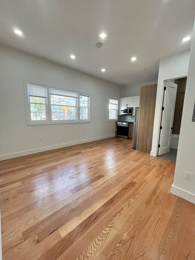 283 Webster Ave 1F - 285 Webster Ave