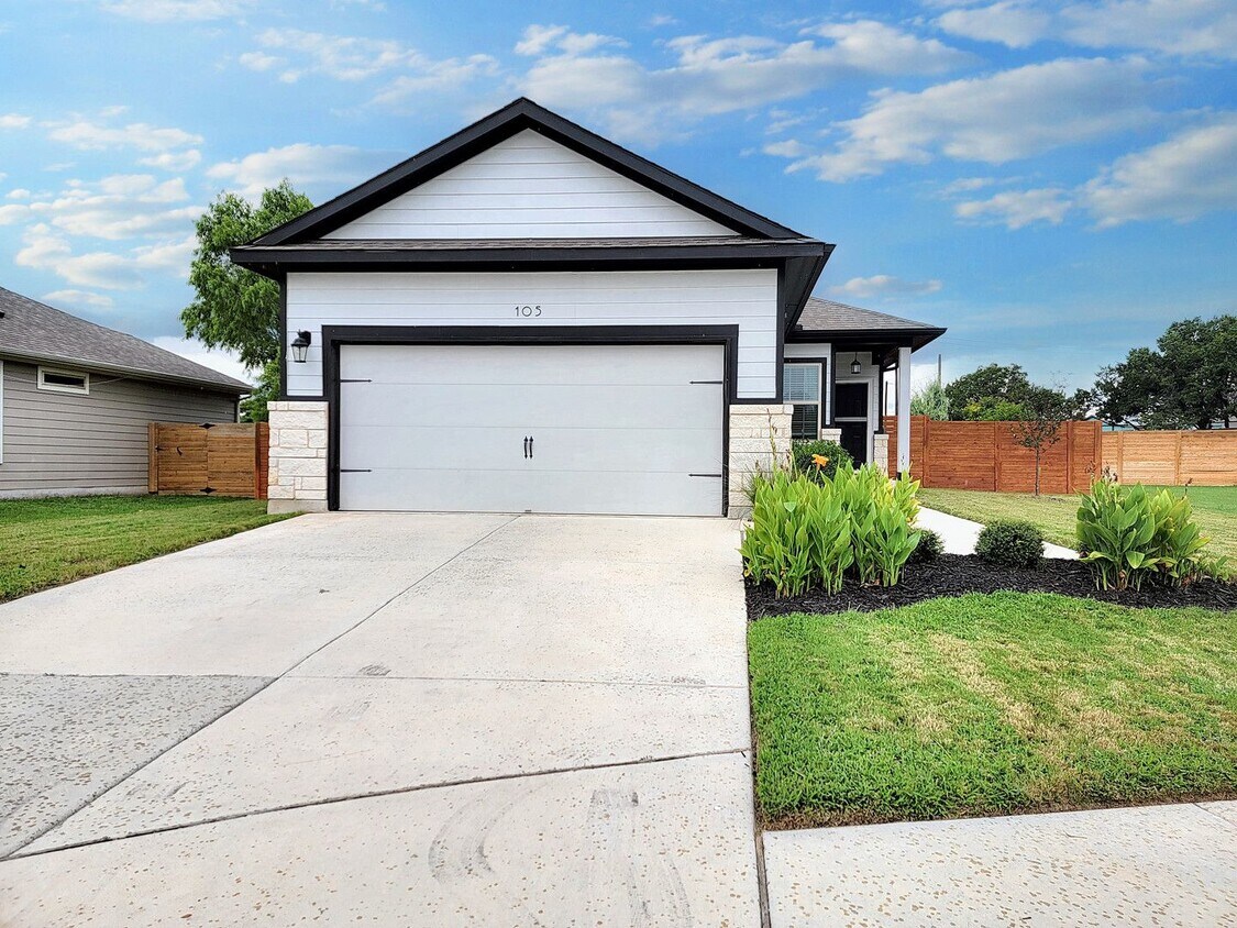 Primary Photo - Comfortable One-Level 3BD/2BA with Natural...