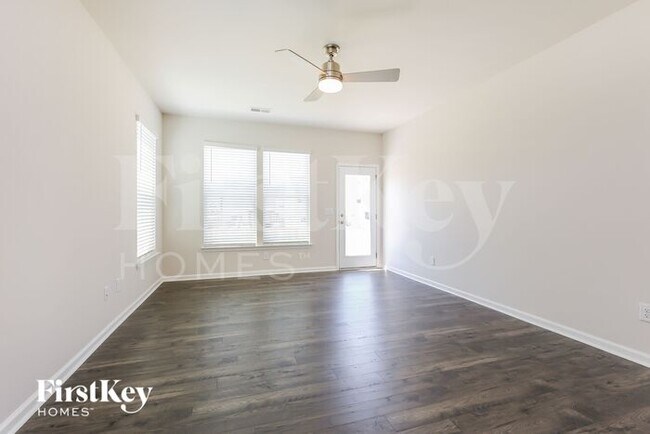 Foto del edificio - 611 Goldburn Wy