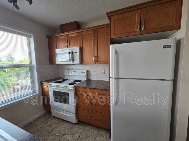 Photo du bâtiment - 402-598 Sutherland Ave