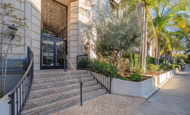 Building Photo - 122 N Clark Dr