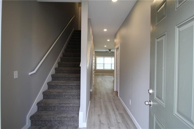 Building Photo - 2711 Vinson Rd