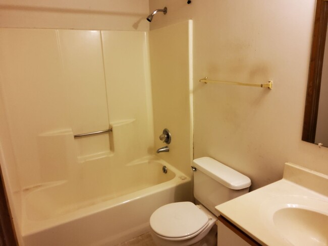 Building Photo - Clemmons Condo - Near 421!