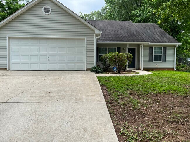 Building Photo - 999 Dixie Dr