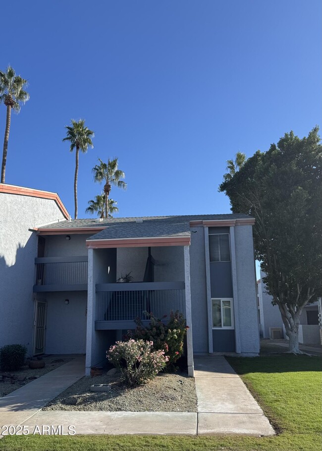 Building Photo - 7550 N 12th St