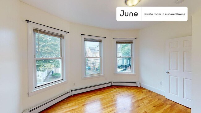 Foto del edificio - Room in Shared 3 bed/1 bath home