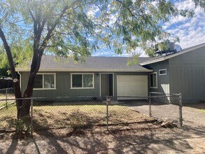 Building Photo - 2101 Rosamond Ave