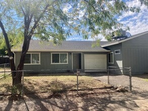 Building Photo - 2101 Rosamond Ave