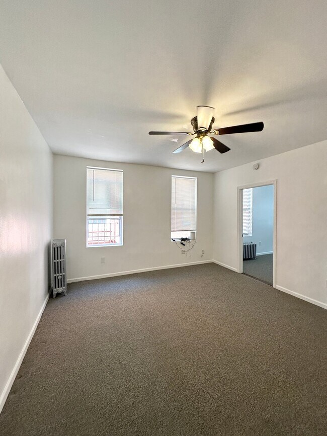 Foto del edificio - 3347 Seymour Ave
