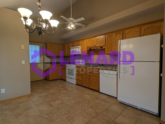 Foto del edificio - 714 Pinhook Dr
