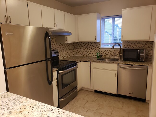 Kitchen - 184 Stoneheights Dr
