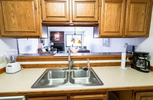 Building Photo - 1170 Denali St