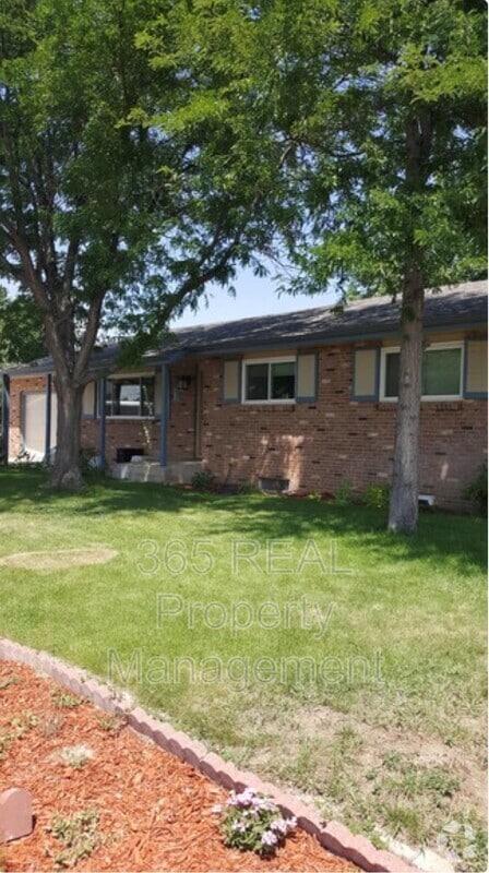 Building Photo - 301 Olive Ln