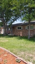 Building Photo - 301 Olive Ln
