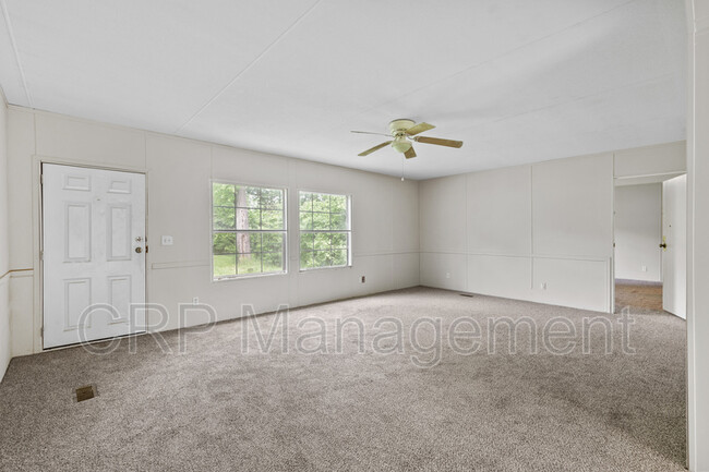 Building Photo - 9 Corral Ln
