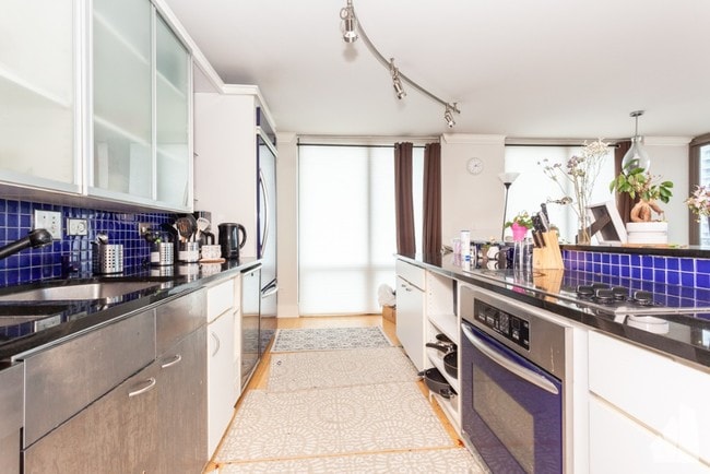 Building Photo - 2 E Erie St