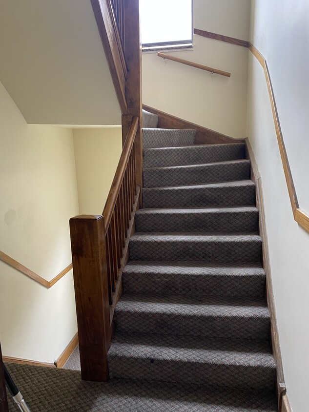 Stairwell - 4930 N Kedzie Ave