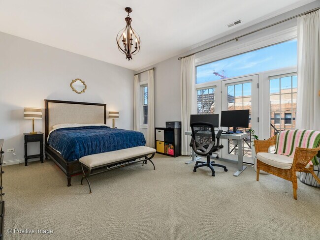 Foto del edificio - 1347 W Washington Blvd