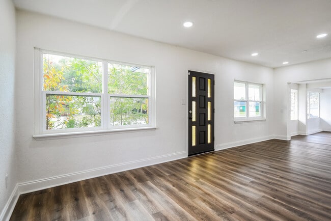 Building Photo - 611 Cookman Ave