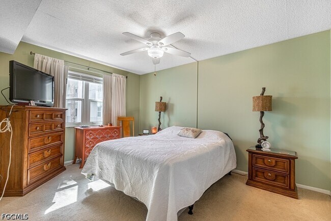 Foto del edificio - 1700 Pine Valley Dr