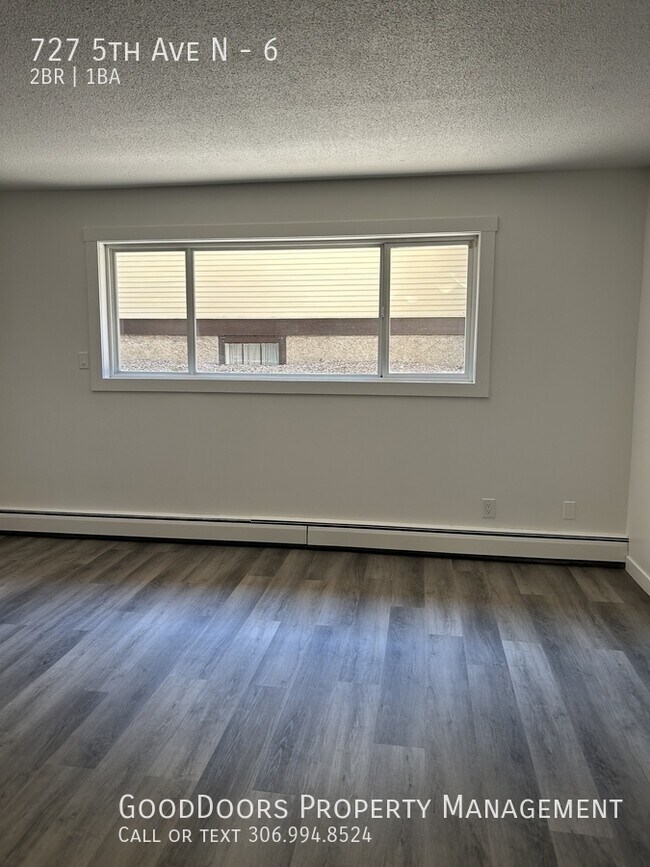 Photo du bâtiment - 727 5th Ave N