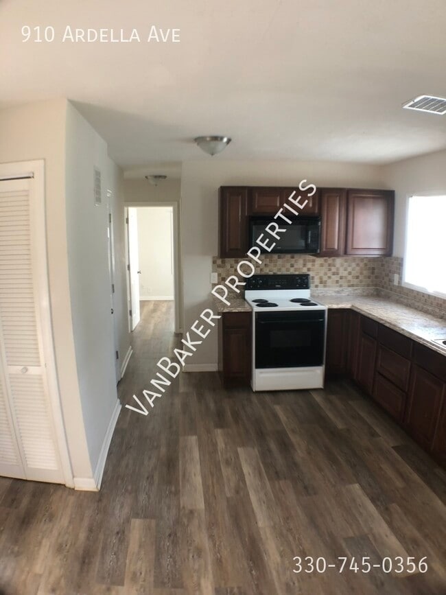 Building Photo - 910 Ardella Ave