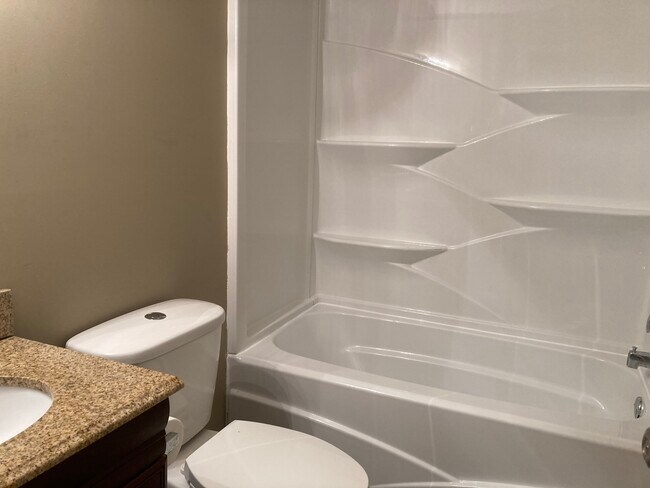 Full Bath - 1935 Brookside Dr