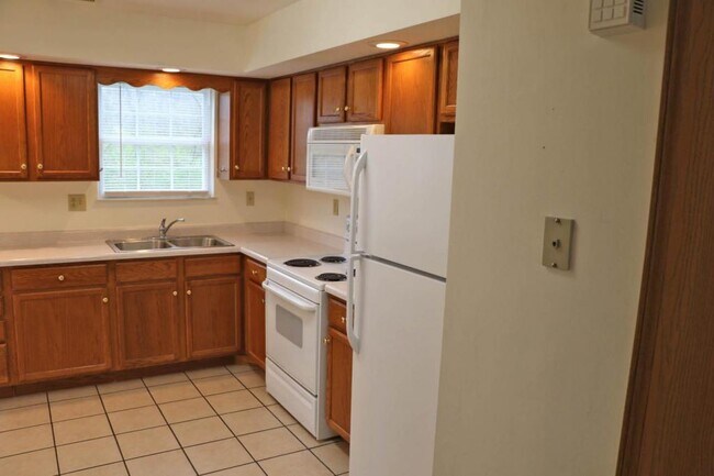 Building Photo - 32 Brook Run Ct