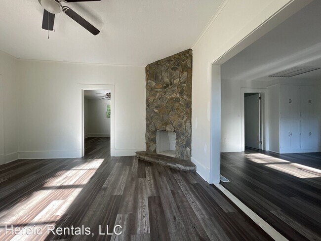Foto del edificio - 2 br, 1.5 bath House - 597 North Forest St...