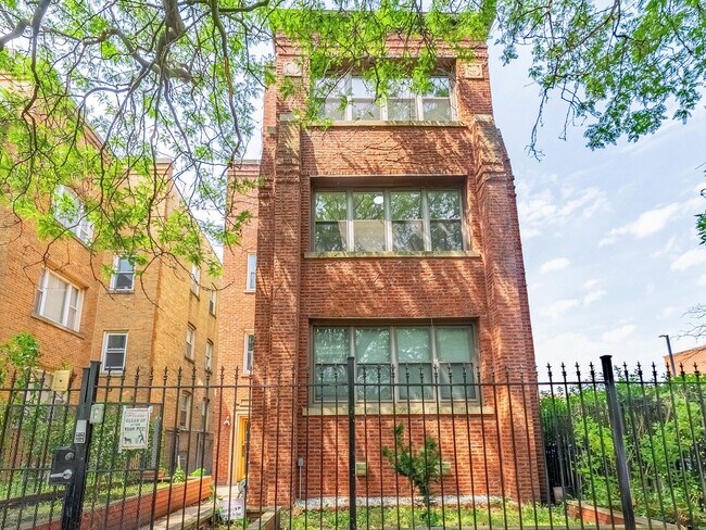 Foto del edificio - 7630 N Marshfield Ave