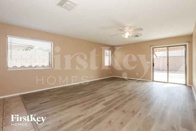 Foto del edificio - 1671 Maddison Cir