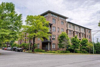 Building Photo - 1706 18th Ave S