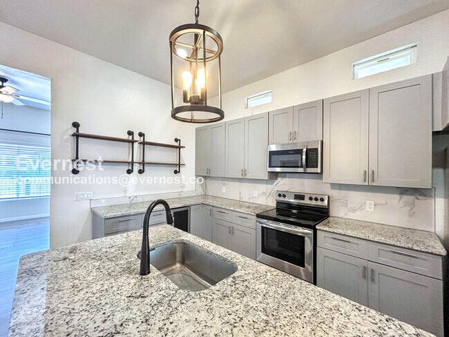 Foto del edificio - 207 University Ave.