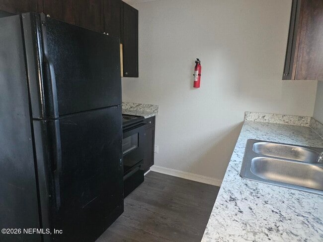 Building Photo - 5533 Huwood Ave