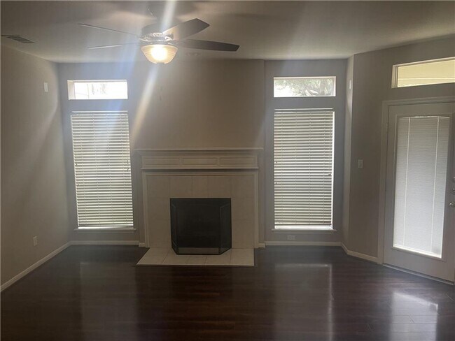 Building Photo - 10310 Thornmont Ln