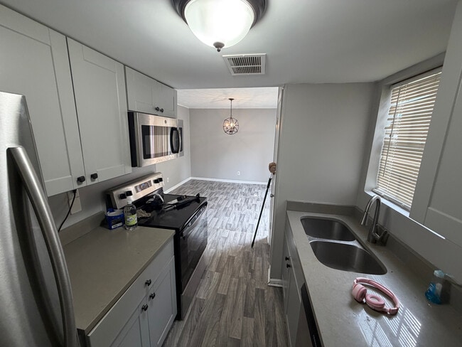 Foto del edificio - Room in Townhome on Northdale Rd