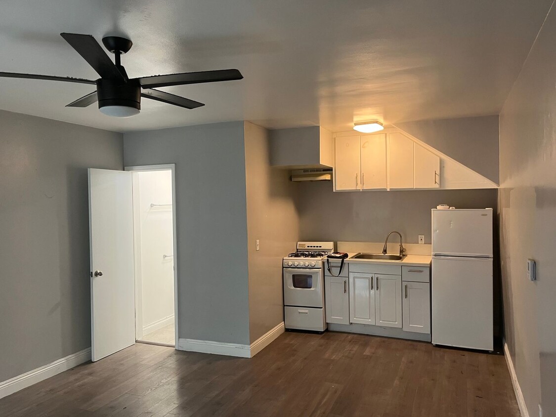 Interior Photo - BEAUTIFUL Studio in Inglewood !!