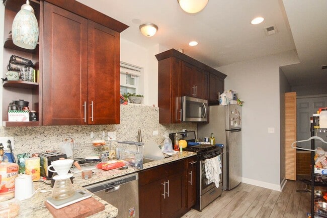 Building Photo - 3751 W Diversey Ave