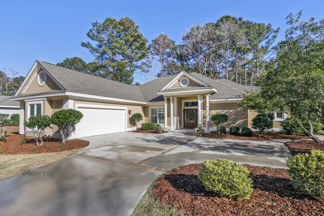 Building Photo - 9 Fairway Dr