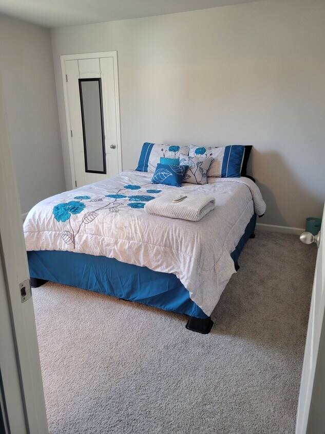 Foto principal - 121 Garnet Dr
