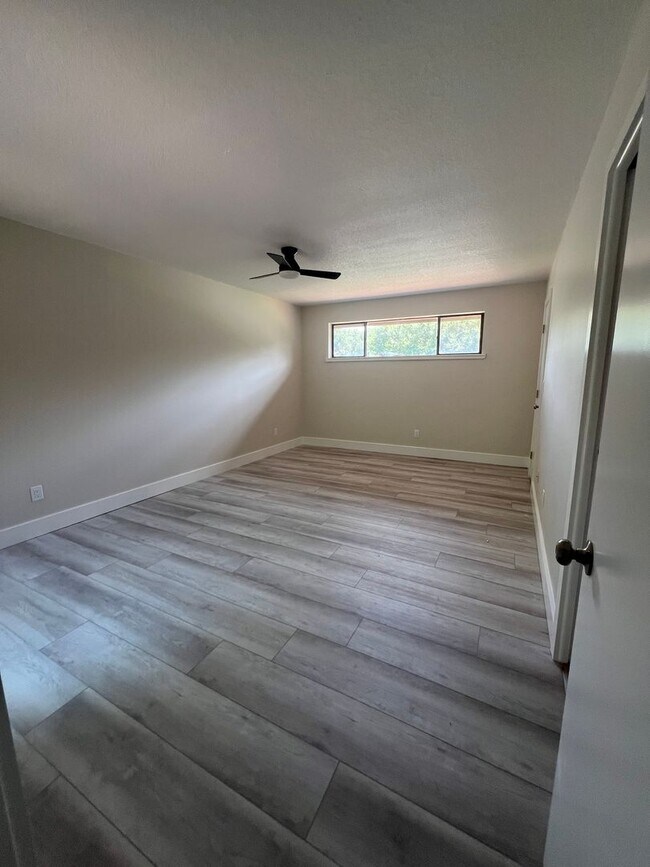 Foto del edificio - Spacious 4-Bedroom Pool Home in Desirable Winter Springs!