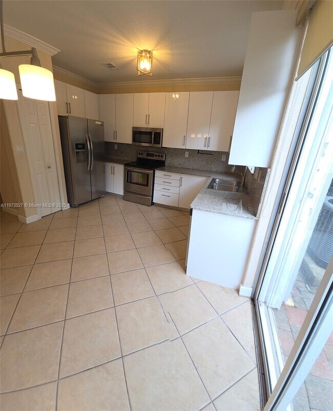 Foto del edificio - 5470 NW 107th Ave