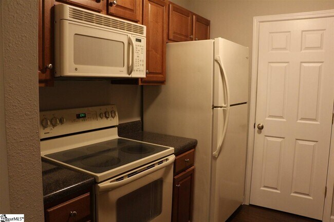 Building Photo - 114 Silver Brook Dr