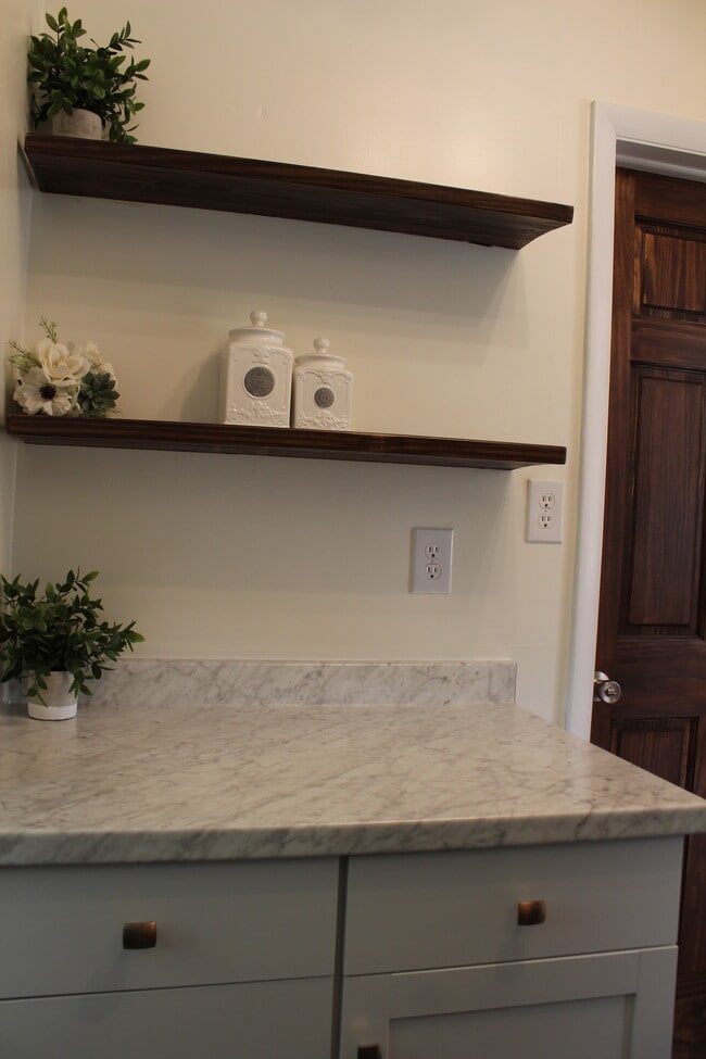 Kitchen - 425 S Loudoun St