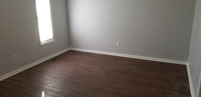 Building Photo - 300 Everglades Blvd