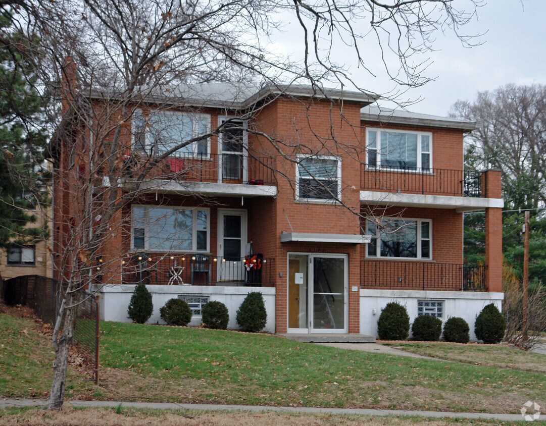 Building Photo - 3140 Montana Ave